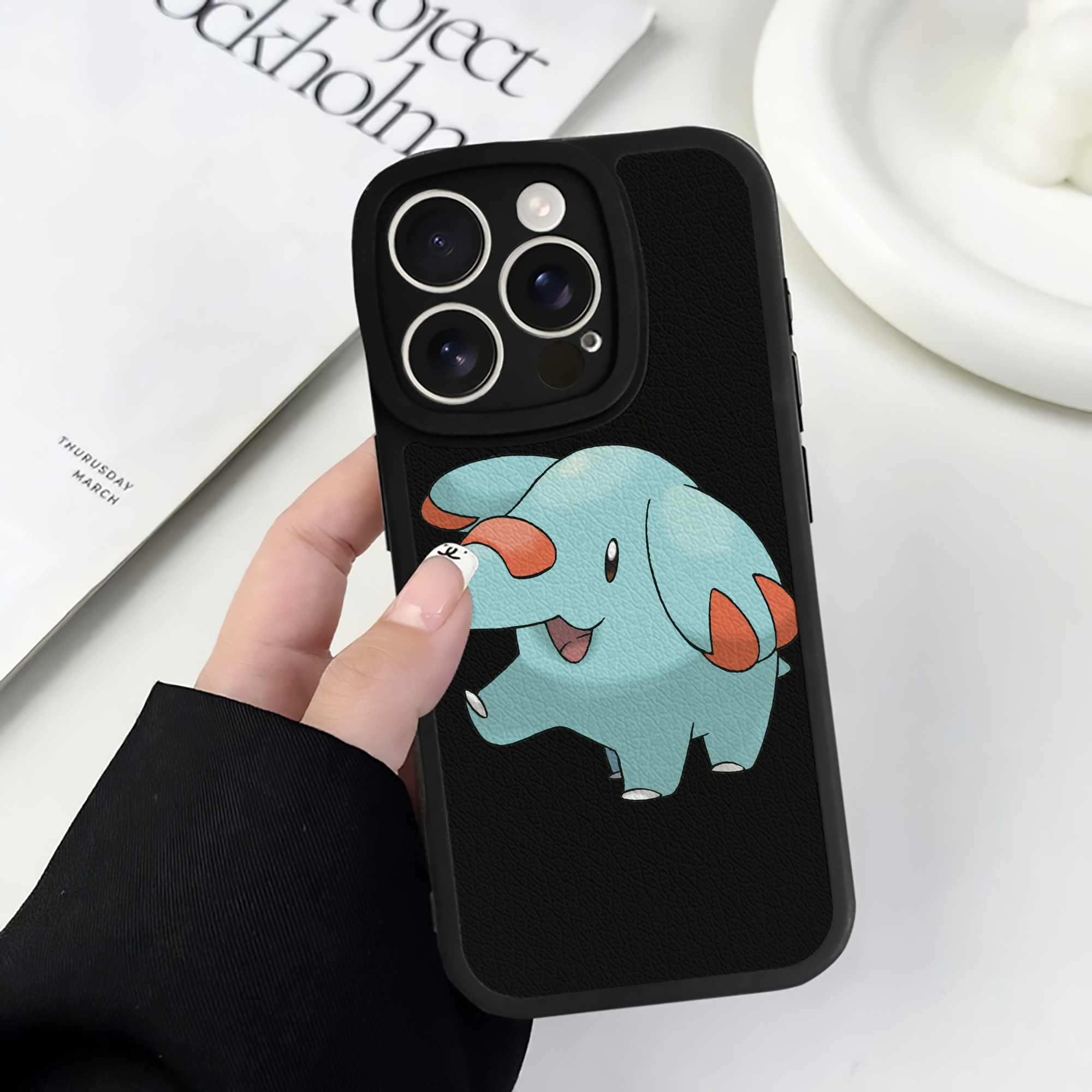 （画像用） ポケットモンスター Pokémon 【iPhone 16シリーズ対応】シリコンスマホケース（レザー調） 材質：シリコン